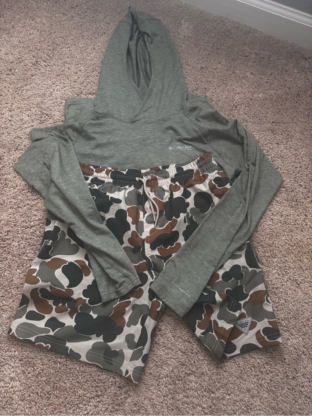 Columbia PFG | Pullover Hoodie with Camouflage Trunks